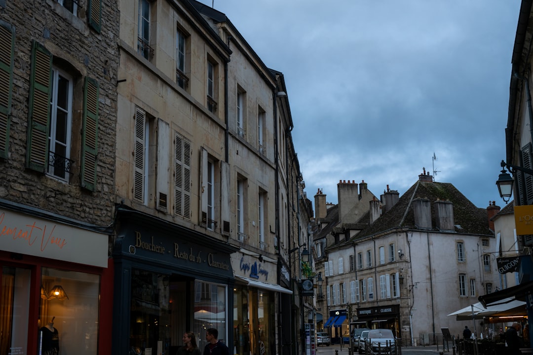 a similique et 20