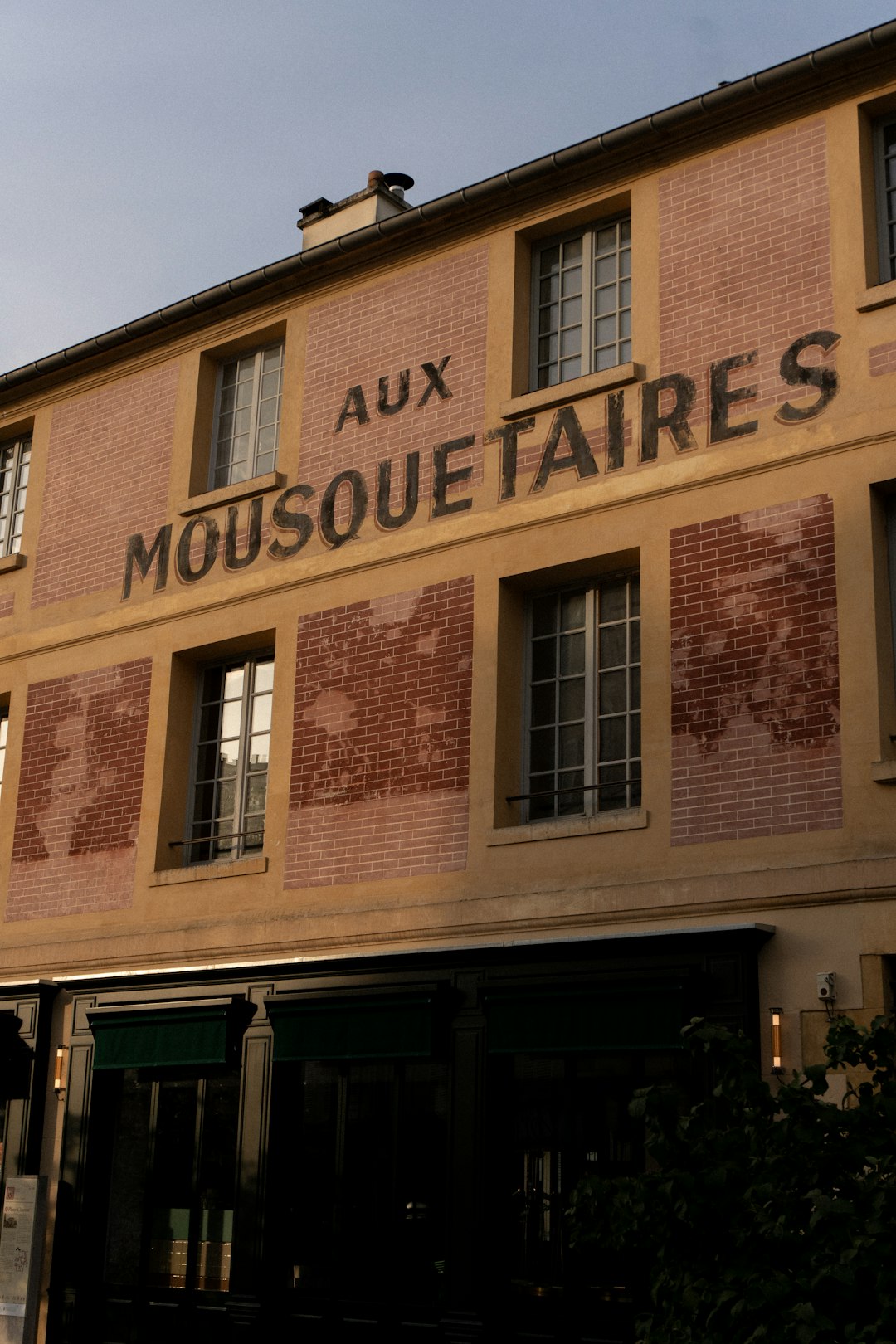 aliquam doloremque et 10