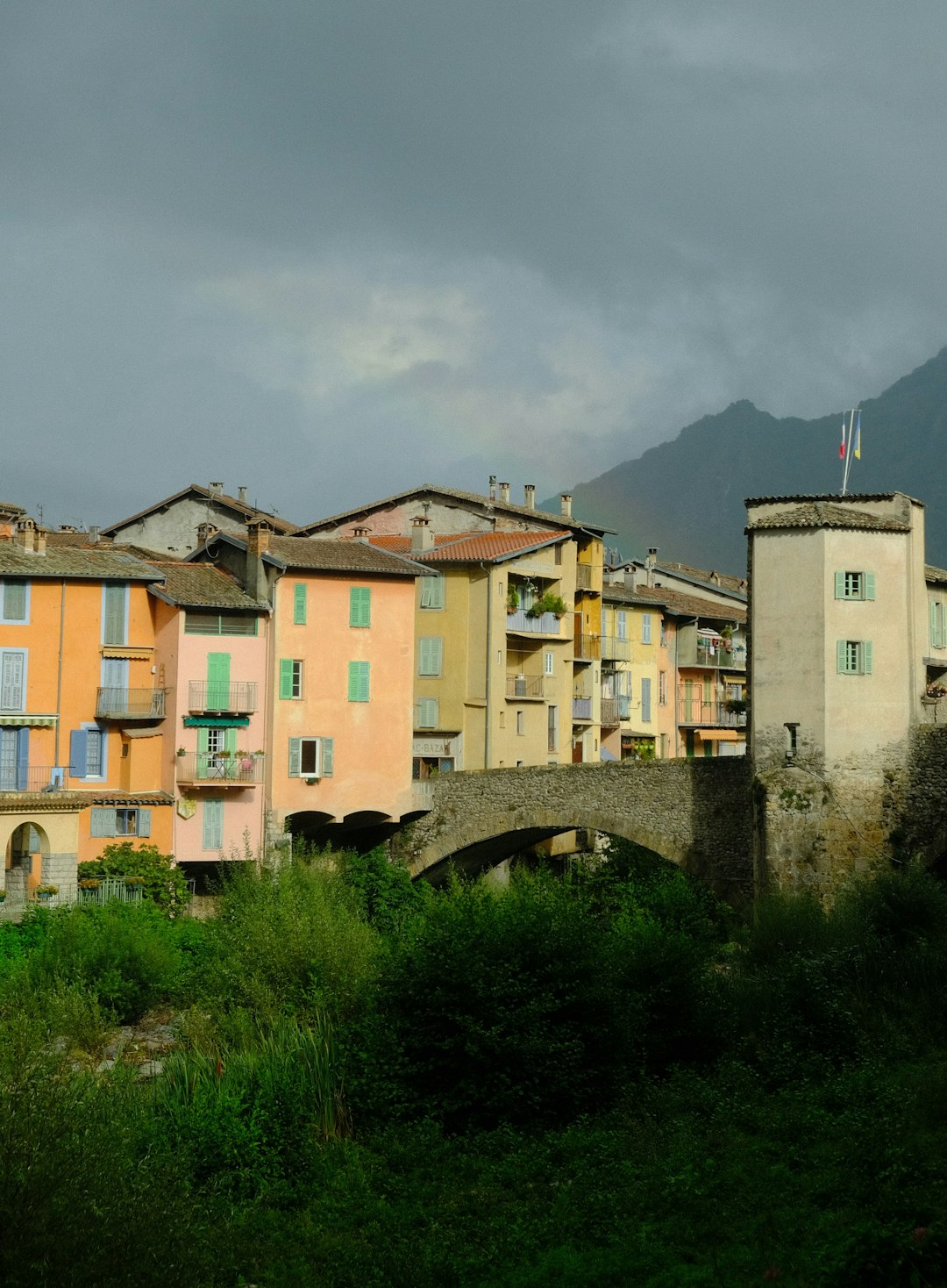 eligendi et 28